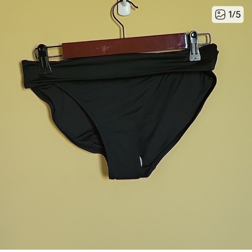 Bundle of Swim, Shorts and Top Size Medium - Picture 7 of 8